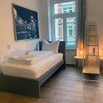 Schoenes Grosses Apartment - Ferienwohnung Chemnitz Zentrum - Inkl Parking - 6 Betten - 3 Schlafzimmer - 2 Baeder - Homeoffice - Wlan & Tv - Waschmaschine - 500M Zum Hbf - Nahe Messe شقة