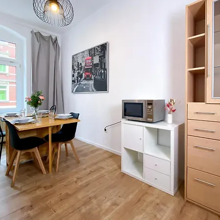 Appartement Schoenes Grosses Apartment - Ferienwohnung Chemnitz Zentrum - Inkl Parking - 6 Betten - 3 Schlafzimmer - 2 Baeder - Homeoffice - Wlan & Tv - Waschmaschine - 500M Zum Hbf - Nahe Messe *