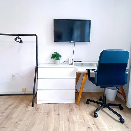 Schoenes Grosses Apartment - Ferienwohnung Chemnitz Zentrum - Inkl Parking - 6 Betten - 3 Schlafzimmer - 2 Baeder - Homeoffice - Wlan & Tv - Waschmaschine - 500M Zum Hbf - Nahe Messe Appartement Chemnitz
