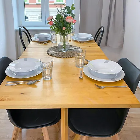 Schoenes Grosses - Zentrum - Inkl Parking - 6 Betten - 3 Schlafzimmer - 2 Baeder - Homeoffice - Wlan & Tv - Waschmaschine - 500m Zum Hbf - Nahe Messe * Chemnitz