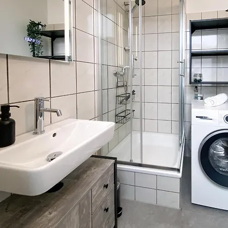 Schoenes Grosses - Zentrum - Inkl Parking - 6 Betten - 3 Schlafzimmer - 2 Baeder - Homeoffice - Wlan & Tv - Waschmaschine - 500m Zum Hbf - Nahe Messe Chemnitz