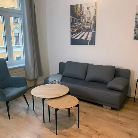 Schoenes Grosses Apartment - Ferienwohnung Chemnitz Zentrum - Inkl Parking - 6 Betten - 3 Schlafzimmer - 2 Baeder - Homeoffice - Wlan & Tv - Waschmaschine - 500M Zum Hbf - Nahe Messe شقة